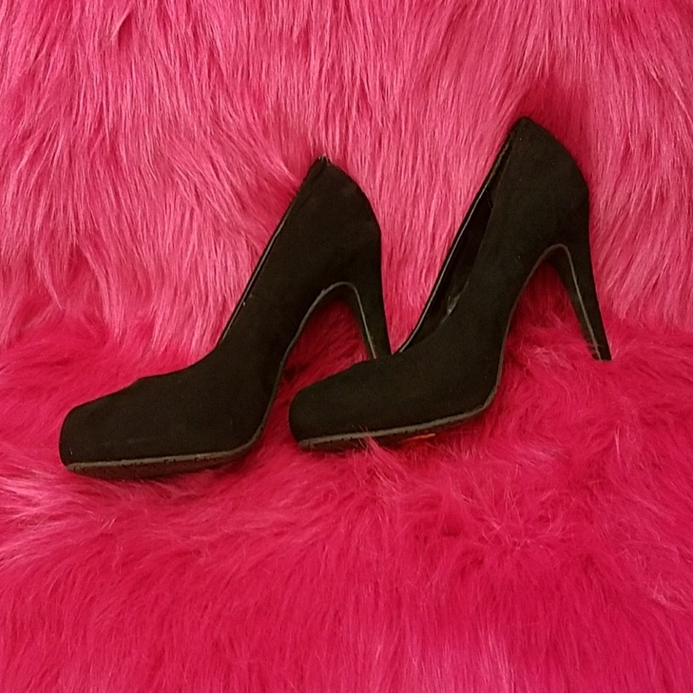Heels - Picture 2 of 2